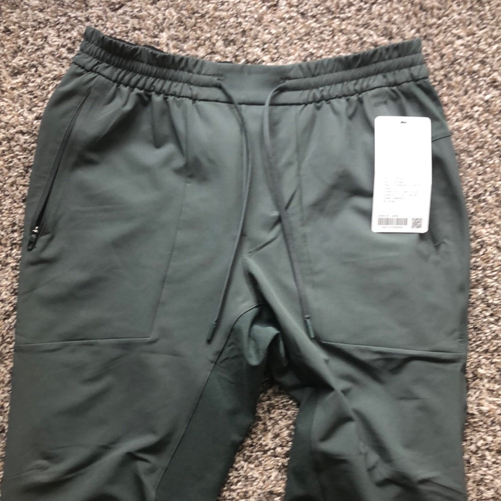 NWT Lululemon License To Train Pant - L, Green